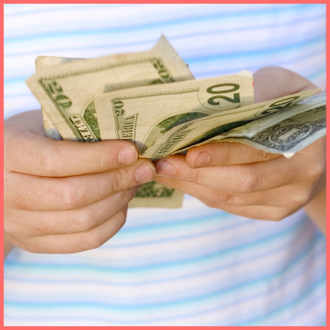 Child learning budgeting skills through educational consultant summer activities
